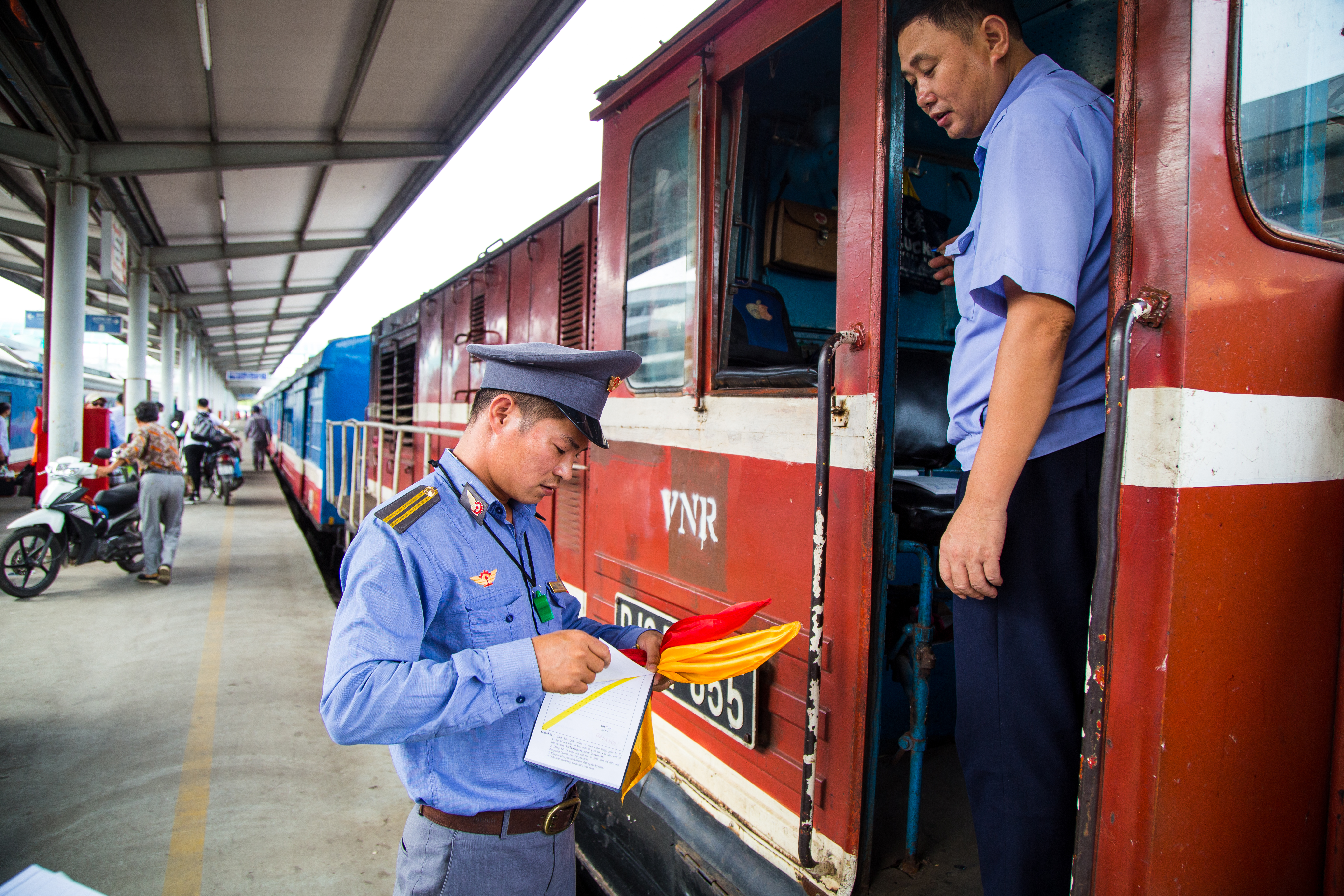 TĂNG CƯỜNG SỰ LÃNH ĐẠO CỦA CÁC CẤP ỦY ĐẢNG ĐỐI VỚI CÔNG TÁC ĐẢM BẢO TRẬT TỰ AN TOÀN GIAO THÔNG ĐƯỜNG SẮT TRONG TÌNH HÌNH MỚI